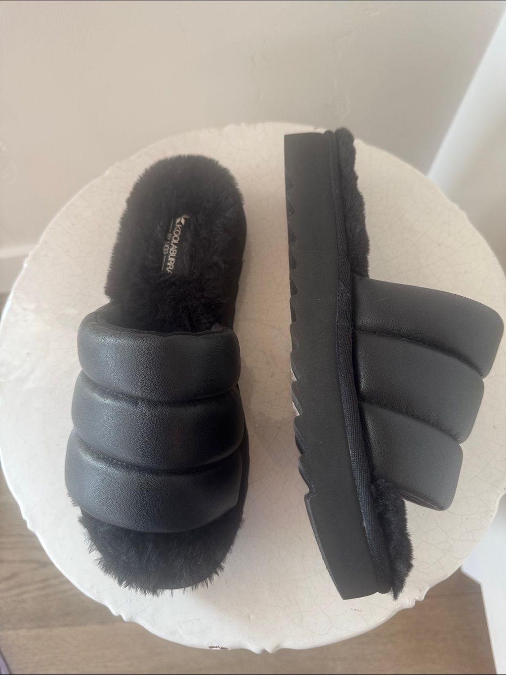 Koolaburra by UGG Black Faux Fur Lined Quilted Padded Slide Slippers Size 7 EUC